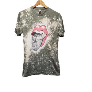 Bleached camo tongue t-shirt